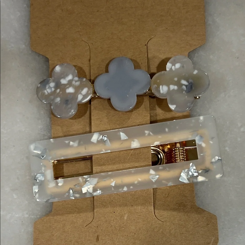 Elegant White and Gold Hair Clip